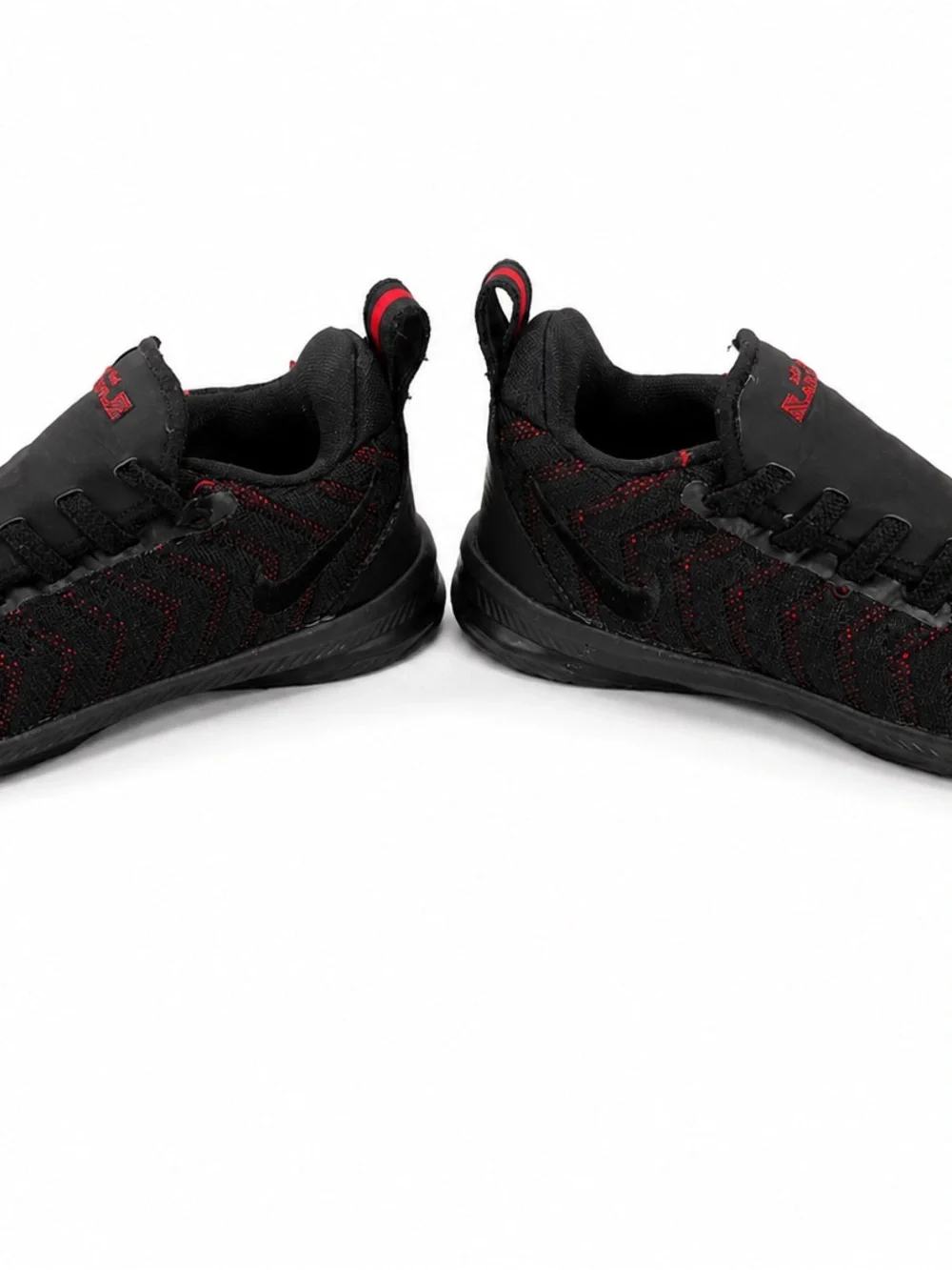 Nike LeBron Soldier XI Kids Slip-On Basketball Sneakers Black/Red US 10